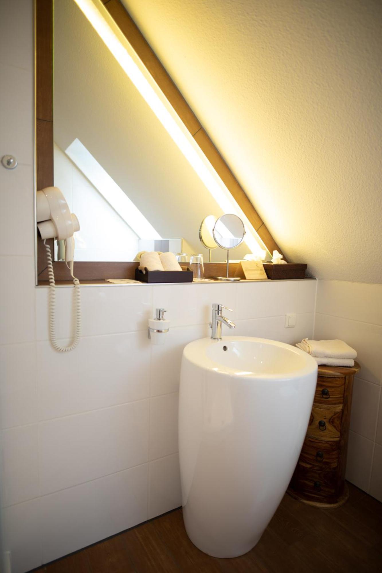 Vier Jahreszeiten Hotel Husum  Buitenkant foto